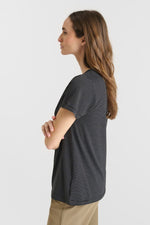 Cargar imagen en el visor de la galería, -Camiseta EDWIGE Black

