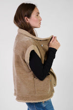 Cargar imagen en el visor de la galería, -Chaleco FUJI Tan

