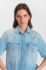 Cargar imagen en el visor de la galería, Camisa Vaquera MONA
