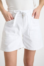 Cargar imagen en el visor de la galería, Pantalón Corto MADO White
