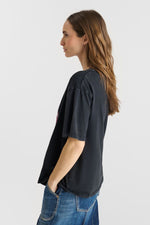 Cargar imagen en el visor de la galería, -Camiseta ROSALIA Black
