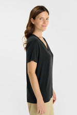 Cargar imagen en el visor de la galería, -Camiseta VAIA Black
