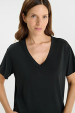 Cargar imagen en el visor de la galería, -Camiseta VAIA Black
