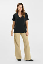 Cargar imagen en el visor de la galería, -Camiseta VAIA Black
