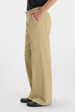 Cargar imagen en el visor de la galería, -Pantalón TAHIS Chino Ancho Beige
