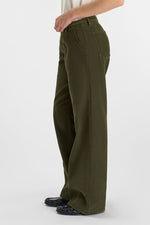 Cargar imagen en el visor de la galería, -Pantalón TAHIS Chino Ancho Olive

