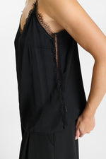 Cargar imagen en el visor de la galería, Top GRACE Black
