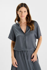 Cargar imagen en el visor de la galería, Blusa YORA Asphalt
