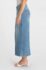 Cargar imagen en el visor de la galería, Falda Vaquera ERYKHA Azul
