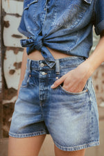 Cargar imagen en el visor de la galería, Pantalón Corto FANNI  Blue W1671
