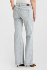 Cargar imagen en el visor de la galería, Jeans Flare JILL W6251
