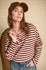 Cargar imagen en el visor de la galería, -Camiseta DOVE Burgundy
