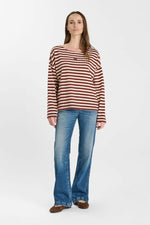 Cargar imagen en el visor de la galería, -Camiseta DOVE Burgundy
