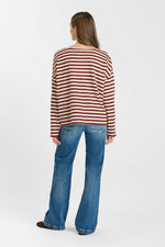 Cargar imagen en el visor de la galería, -Camiseta DOVE Burgundy
