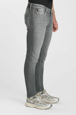 Cargar imagen en el visor de la galería, -Jeans Adjusted Jogg 711 W5258
