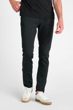 Cargar imagen en el visor de la galería, -Pantalón Adjusted Jogg 711 Black
